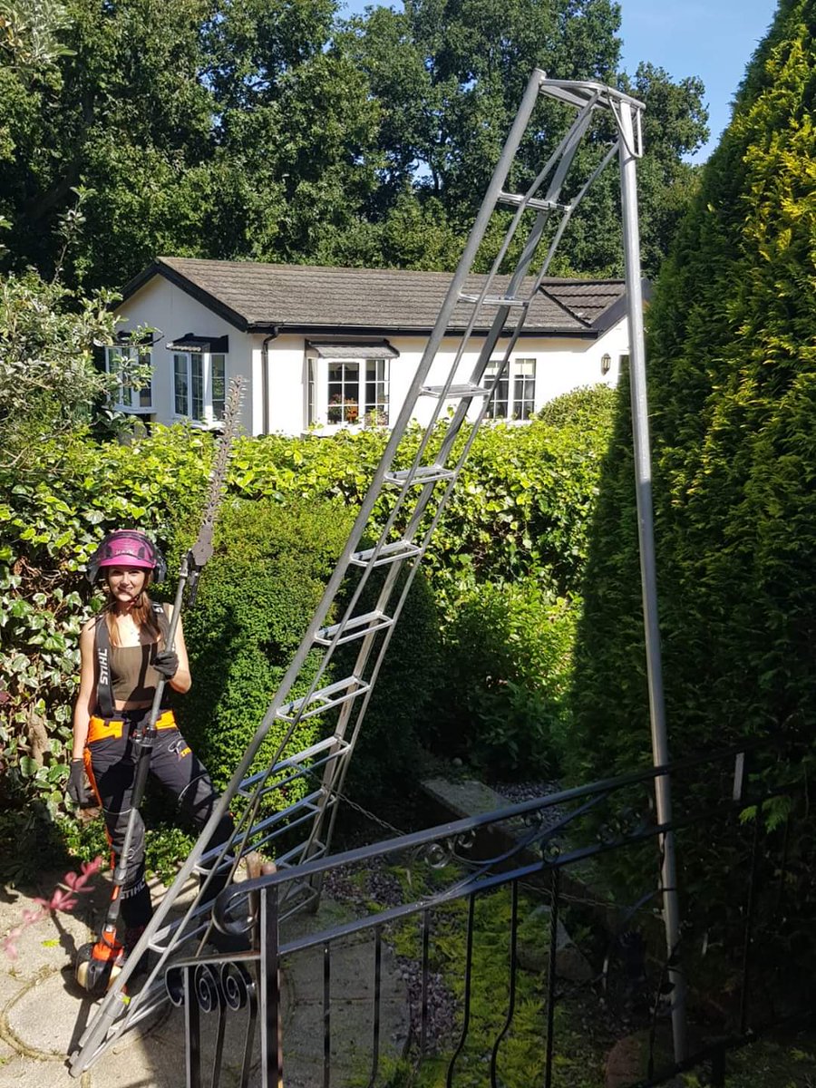 It's Throw Back Thursday!

Throw Back to hedge cutting last summer <a href="/FionaLouise018/">Fiona Louise</a>. Roll on Summer 2020! 😀🌞

@STIHL_GB #femalearborist #ThrowbackThursday #ThursdayMotivation