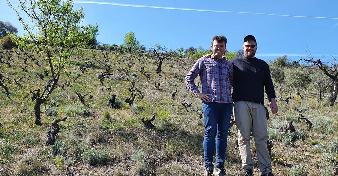 ritmeceller's tweet photo. Also visit in Priorat, a nice day 🍇🍷😀

#ritmeceller #doqpriorat #visit #tasting #vineyards #wine #vi #vino #celler #bodega #winery #fromlondon #albertjane #winelovers #priorat #lavilellaalta https://t.co/5OWqCXABVl