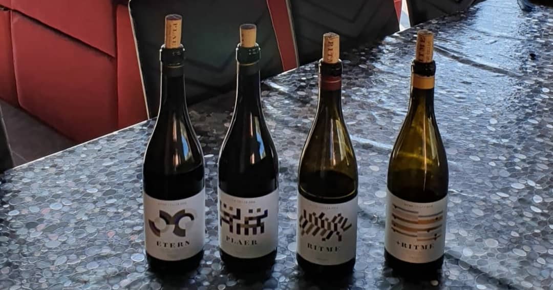 ritmeceller's tweet photo. Also visit in Priorat, a nice day 🍇🍷😀

#ritmeceller #doqpriorat #visit #tasting #vineyards #wine #vi #vino #celler #bodega #winery #fromlondon #albertjane #winelovers #priorat #lavilellaalta https://t.co/5OWqCXABVl