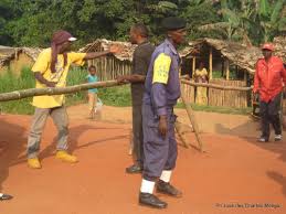 MaishaRdc's tweet photo. #MAMBASA_RDC: Au moins 6 barrières sont  implantées par la @comgenpnc  et @FARDC_ pour rançonner les habiatants. Chaque passage coûte au minimum 100 frc. Ceux qui n'arrivent pas à payer sont torturés et parfois arrêtés. @luchaRDC @jm_senga @KapiambaGeorges @matumo_b https://t.co/y4Jj6DFbri