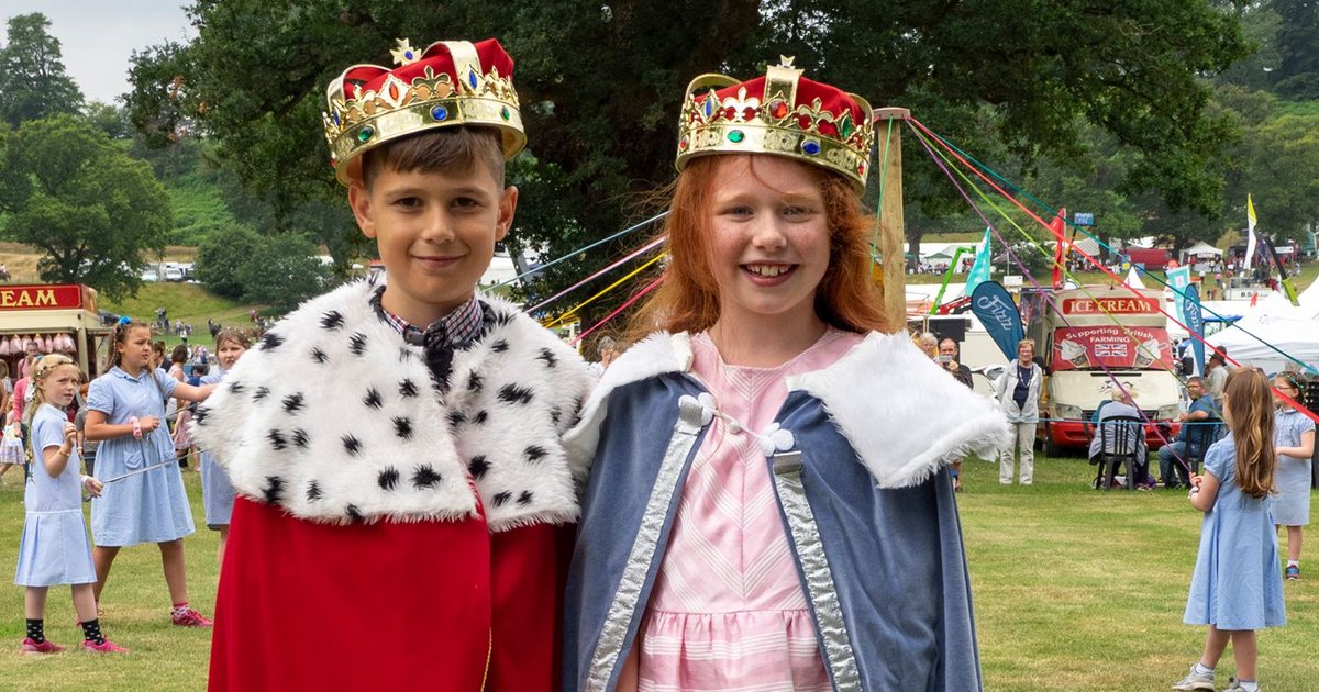 #ThrowbackThursday

Jarrett and Francesca, both from Newport CE Junior School, did a royally fantastic job as King and Queen at last year's show! Thank you for reigning supreme at our 110th show!

#NewportShow2020 #Event #Shropshire