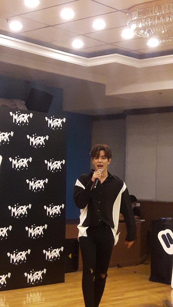 SWLHRTW's tweet photo. 08:03:20
จะลงเรื่อยนะไม่ว่ากันเนาะ😘😘
#FirstMeetWithMark080320
#สมชายไหว้พี่มาร์คยัง
#DMDgamer @Msorntast https://t.co/gdUFfMorjj