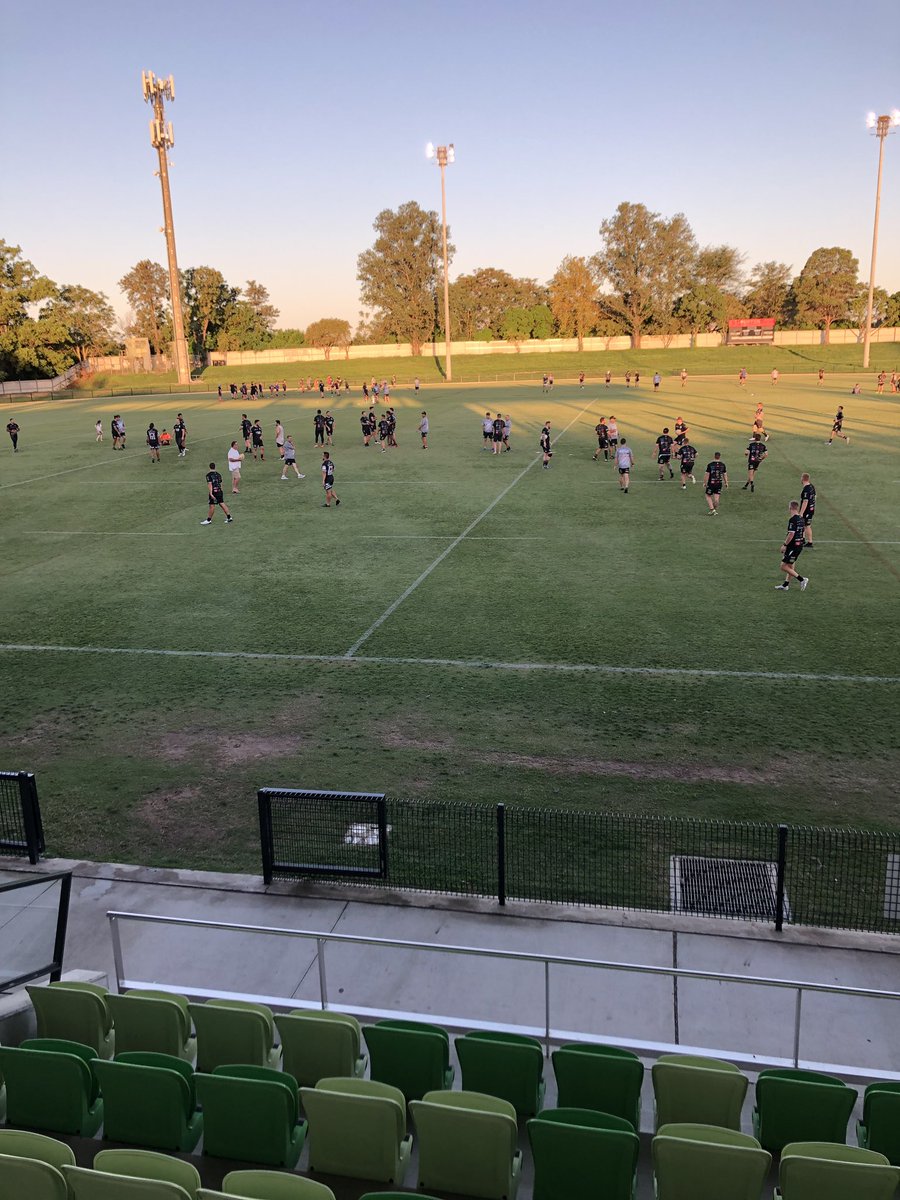 bill_hackney's tweet photo. And just like that footy training is back https://t.co/2aQnRZ9bvM