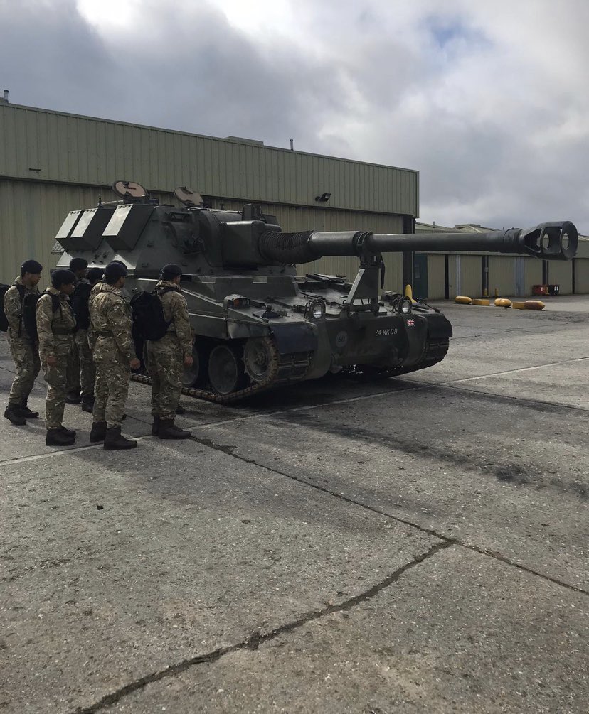 SLiammcevoy's tweet photo. The furture generation of Gunners enjoyed their visit to ITT💂‍♀️ @14Regiment. This is an essential part within the CMS programme here at ATC(P) 🇬🇧 your cap badge is an identity of your ethos and gives you a sense of belonging 🙌 UBIQUE ⭐️ @rhqra @RASgtMaj #Loadedwithopportunity https://t.co/MsHMwXc8C2