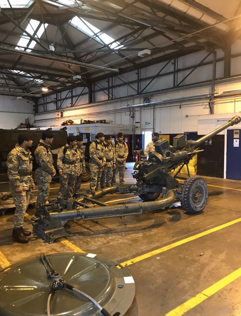SLiammcevoy's tweet photo. The furture generation of Gunners enjoyed their visit to ITT💂‍♀️ @14Regiment. This is an essential part within the CMS programme here at ATC(P) 🇬🇧 your cap badge is an identity of your ethos and gives you a sense of belonging 🙌 UBIQUE ⭐️ @rhqra @RASgtMaj #Loadedwithopportunity https://t.co/MsHMwXc8C2