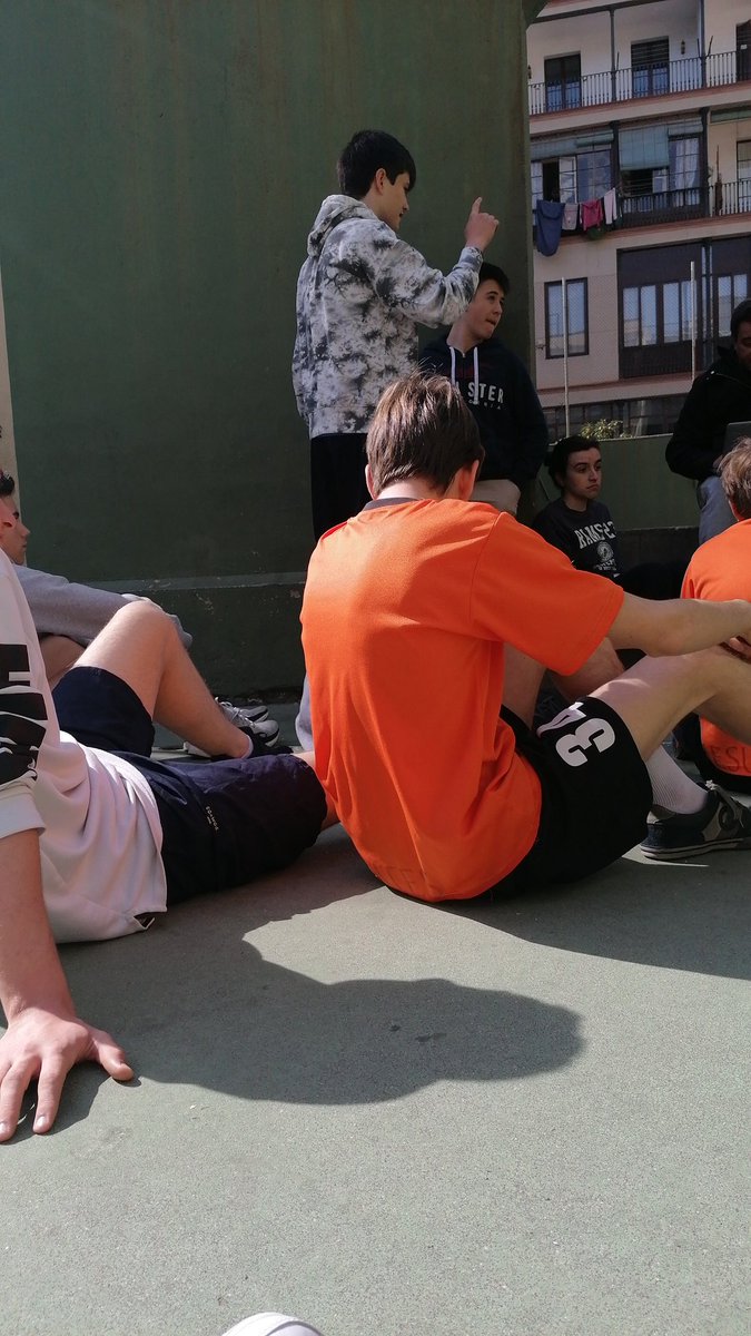 efutbolpercecs's tweet photo. Durant la explicació de l'activitat que vam realitzar #Deporte #salud #ciegos #cecs https://t.co/ANITF0Vmfr