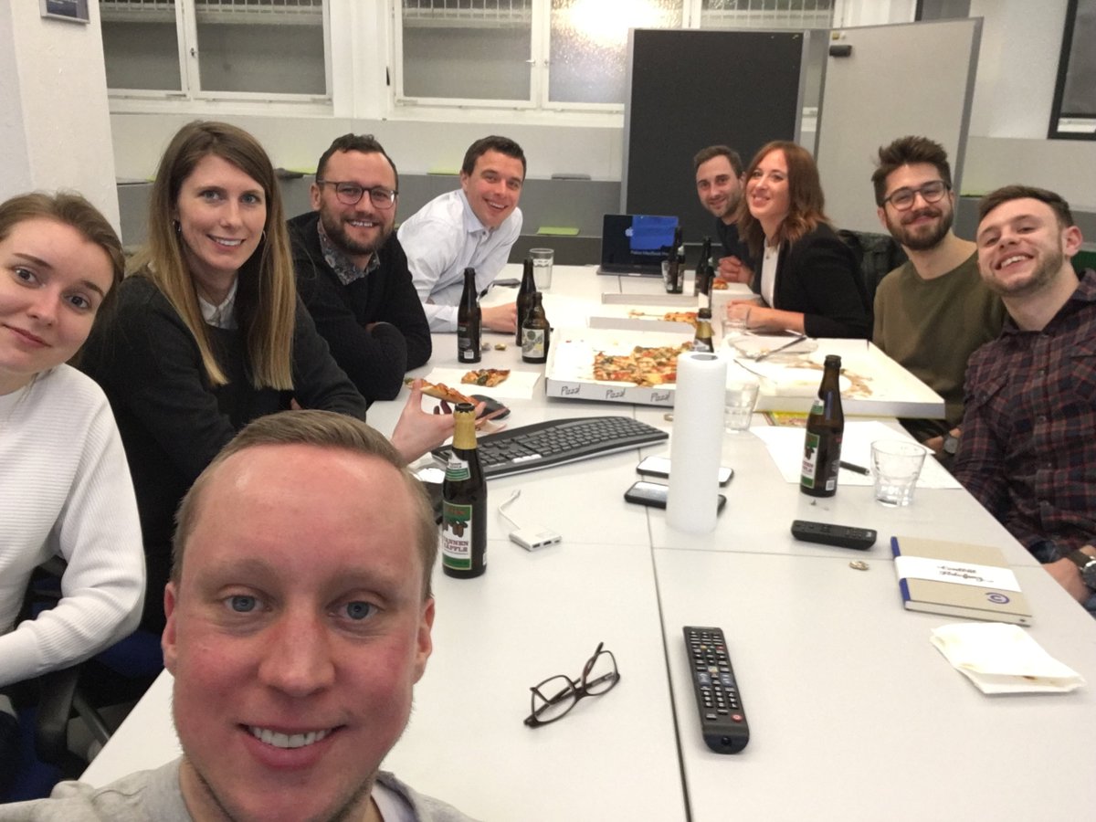 Schon Vol. 4 der #CommsBench0711 🙌🏽 

Mal wieder tolle Diskussionen und inspirierender Austausch - diesmal zu:

➡️Rolle der Kommunikation
➡️Corporate Influencer

Vielen Dank an alle Teilgebenden &amp; Gastgeber @CCPresseportal 🤜🏽🤛🏽 <a href="/FelixReidinger/">Felix Reidinger</a> <a href="/jahn_raphael/">Raphael Jahn</a>

✌️🏽<a href="/PRReporter/">Nico Kunkel</a> <a href="/30u30/">#30u30</a>