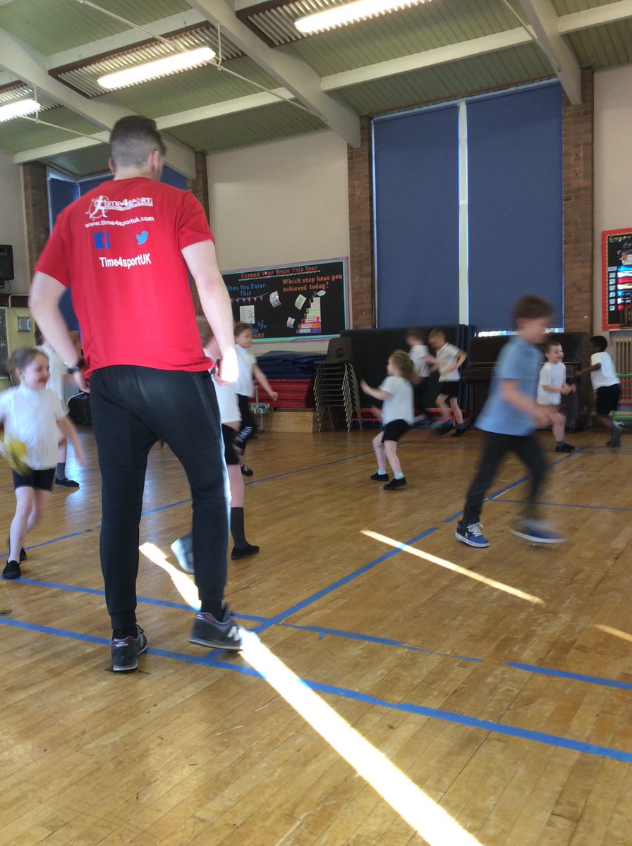 ReginaldMitch's tweet photo. Year 2 keeping fit and active #time4sport https://t.co/ULzSAxNLdx