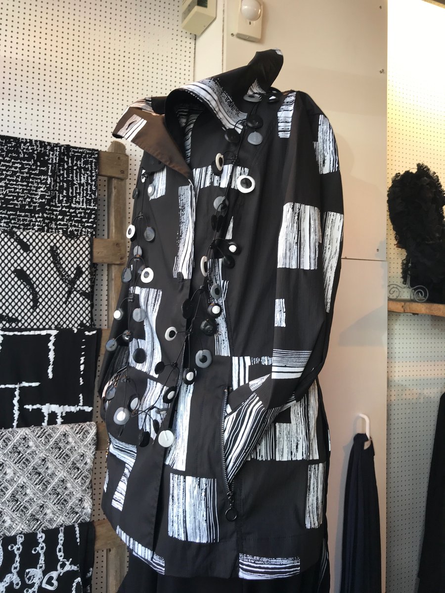 Bfreemode's tweet photo. COSMAS ART WORKS
Te verkrijgen in heel veel
Kleuren👍👌 https://t.co/j6Ca40C5bX