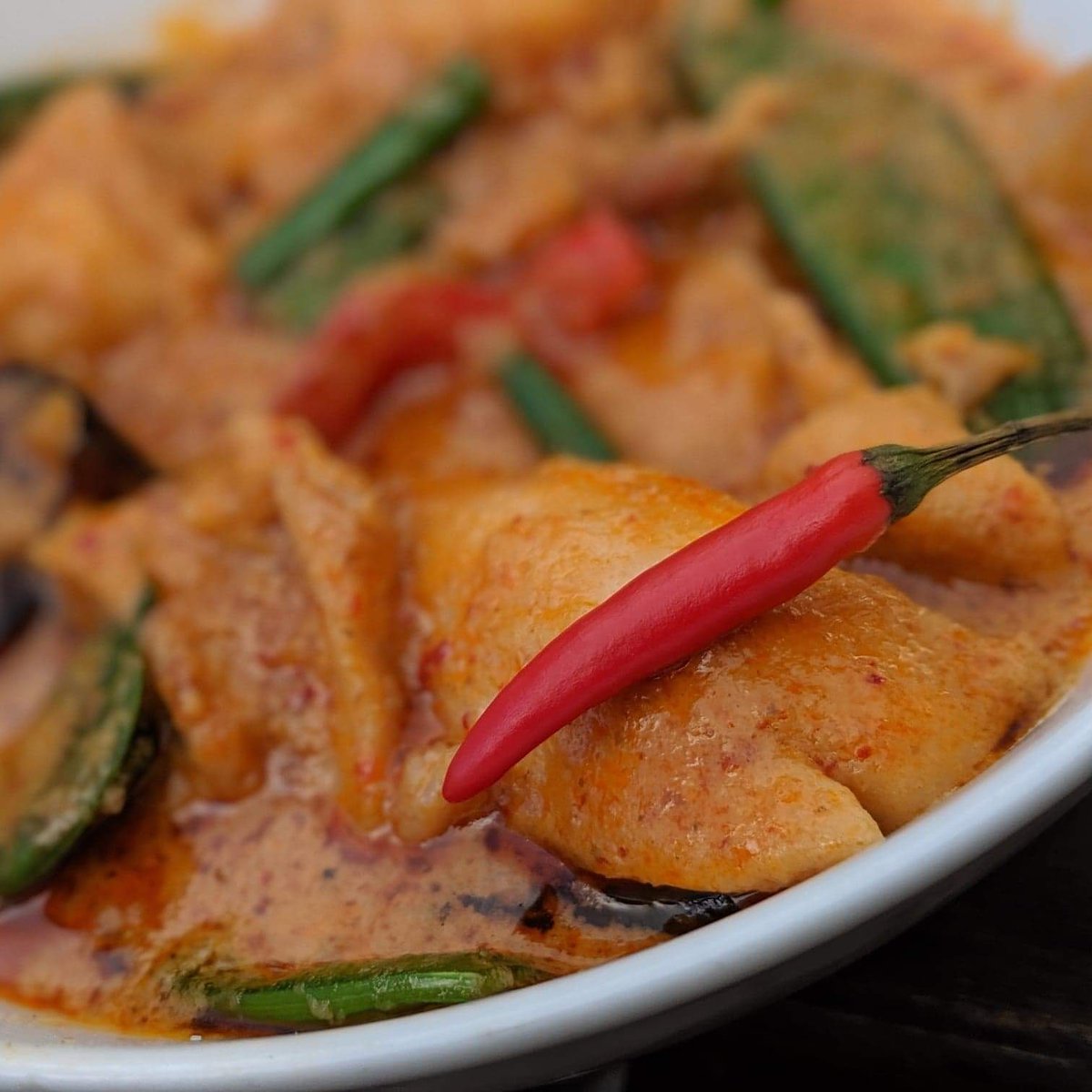 thaihutbath's tweet photo. Join the party... 🥳
Join the gang... 👪
Join the cult of CHICKEN PANANG! ⚔️
.
.
🔥 THURSDAY MENU 🔥
.
Chilli Garlic Pork Belly
Duck Jungle Curry
Chicken Panang Curry
Chicken Pad Thai Noodles
Vegetable Yellow Curry https://t.co/BcwOOzLQL0