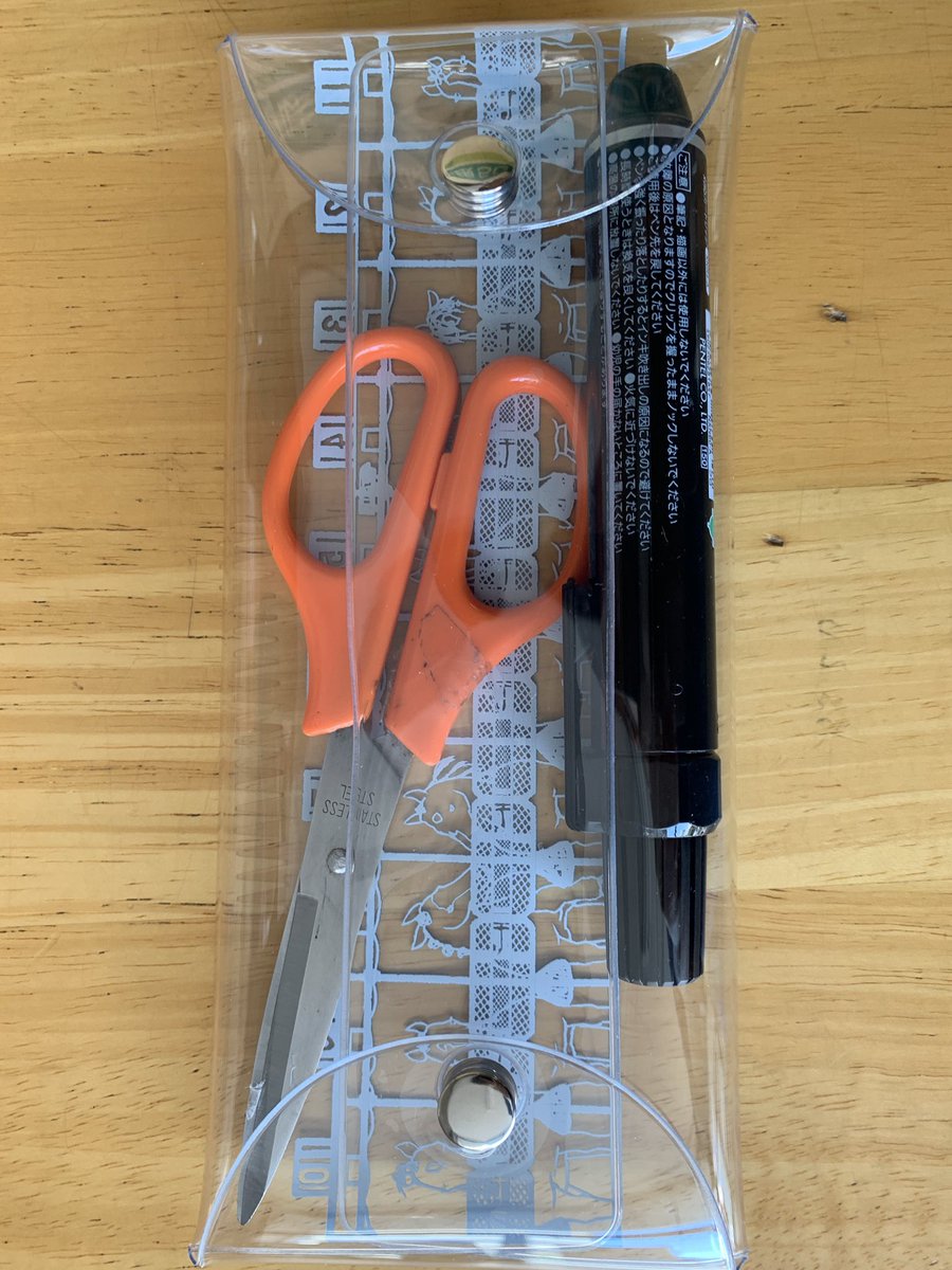 マツザキユキ うまさんぽ展8 28 春のうまさんぽ展 3 28 4 5 アトリエcomet 東京 浅草 作品紹介 その4 ばんえいフルゲートなクリアケース ペンケースやメガネが入るサイズ 外れ馬券入れにも 馬の尻尾研究室