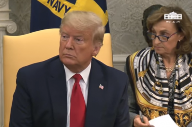 President Trump Meets With The President Of The Republic Of Ecuador
Read Here Full Article: bit.ly/2viQn9q
#POTUS
#PerfectParodyGagGift
#IsDonaldTrumpAGoodPresident
#TrumpBlurbs