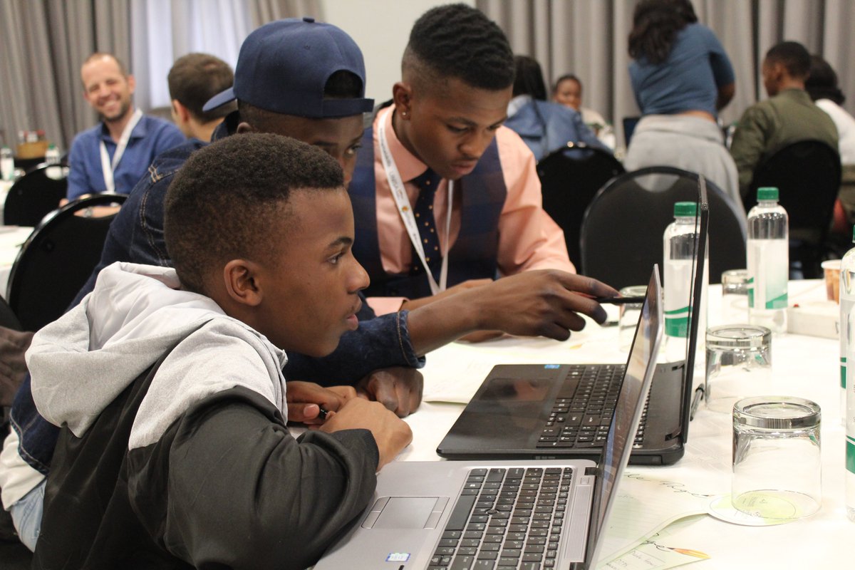 TiyaniTee's tweet image. &quot;What&apos;s the story within the Data?&quot; #DataScienceHack 

@NEMISA_ @UnisaScience