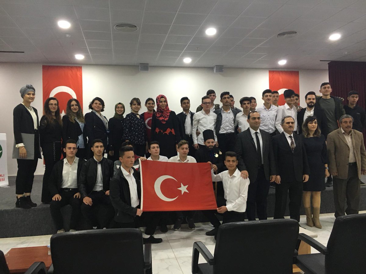 Sarayönü İlçemizde Okulumuz öğretmen ve öğrencileri tarafından İstiklâl Marşımızın kabulünün 99. Yılında Milli Şairimiz Mehmet Akif Ersoy'u Anma programı gerçekleştirildi. Tüm katılımcılara teşekkür ederiz.