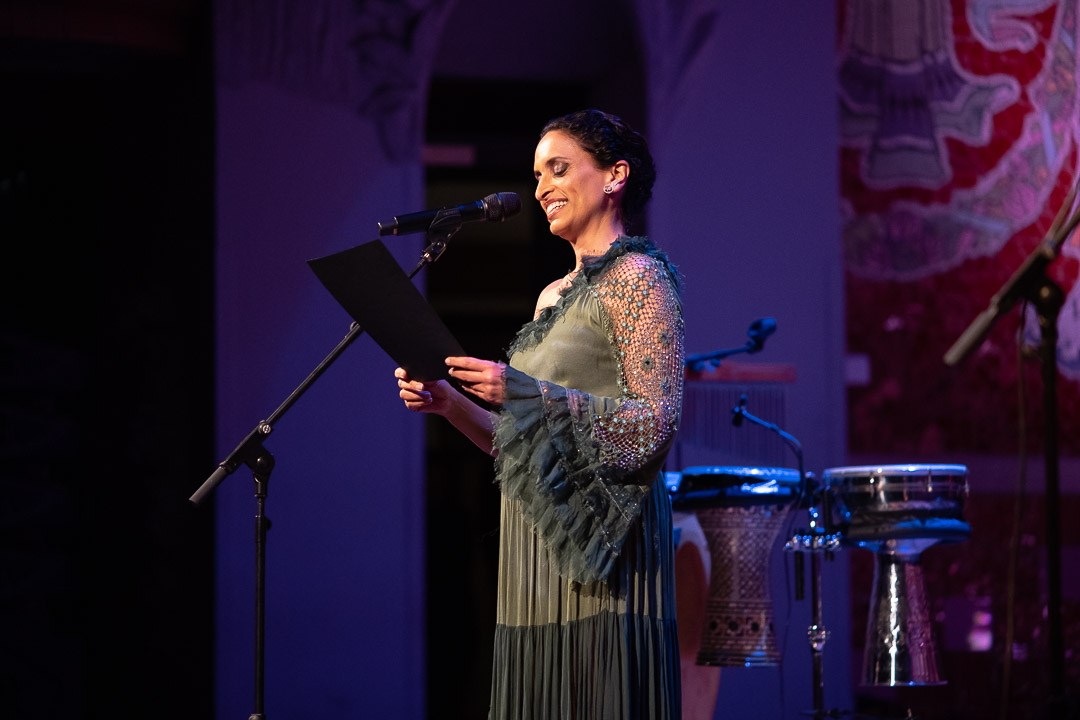 ArcoirisLS's tweet image. 💡 Noa Celebra sus 30 años de carrera en el @palaumusicacat dentro del @guitfestbcn 2020, acompañado de Joan Manuel Serrat, Judit Neddermann y el Cor de Noies de l’@Orfeó Català. 🎤
📸 @JordiDeza
#Noa #GuitarBCN2020 #Serrat #Neddermann #arcoirislightingsystems #arcoirislighting