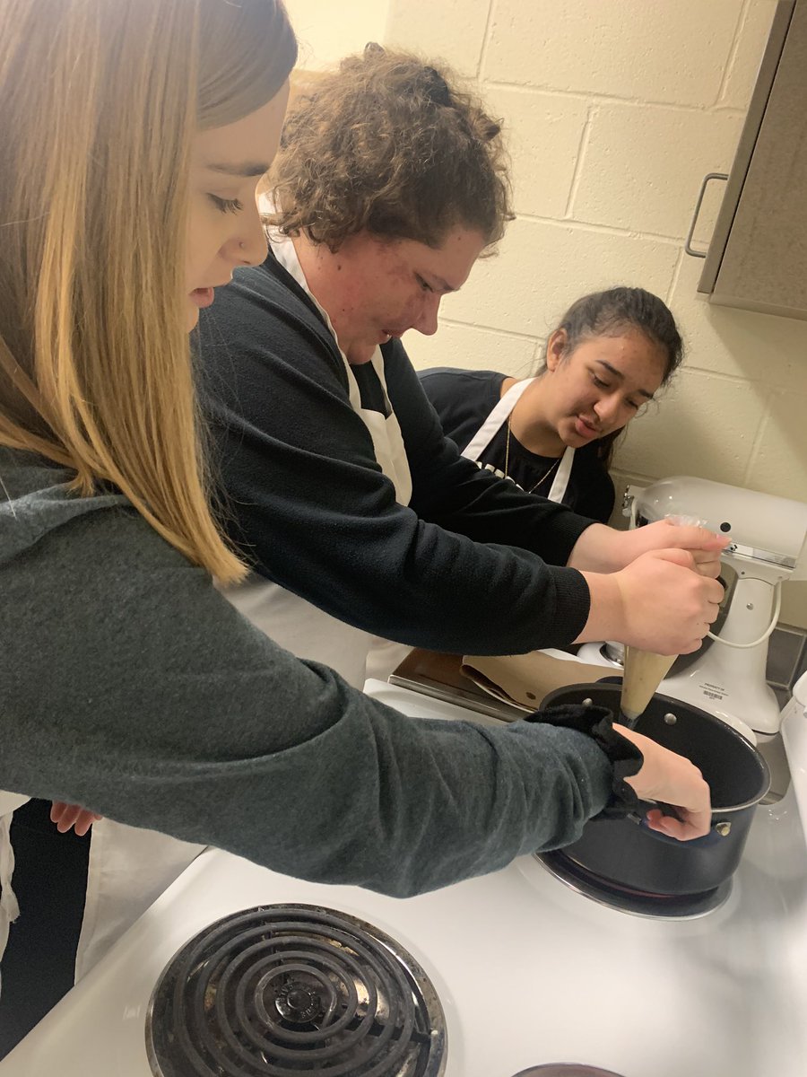 MsAveryFACS's tweet photo. Mmm mmm churros!  #worldfoods #hpsdtigers https://t.co/TvMir2X3fO