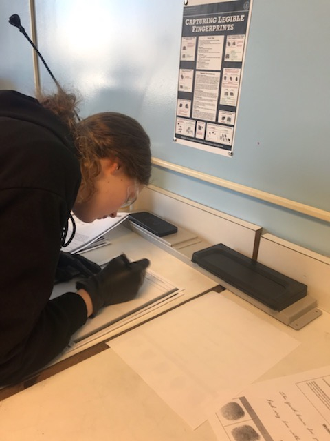 Burlington_Tech's tweet photo. Our students are learning key Theory & Investigative skills in our Criminal Justice program. #criminaljustice #forensics #fingerprinting #lawenforcement #criminaljusticecareer #lawforlife #careerpaths #vted #teched #btc #bsdvt #vtcte #CTE #techeducation #burlingtontech #btcbvt https://t.co/xJqafHzTvp