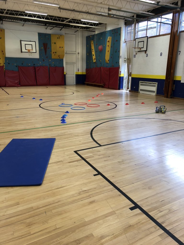 bordengrammarpe's tweet image. Year 10 GCSE PE students walked through a model of the heart and blood vessels as oxygenated and deoxygenated blood to increase understanding of the cardiac cycle. #aqagcsepe