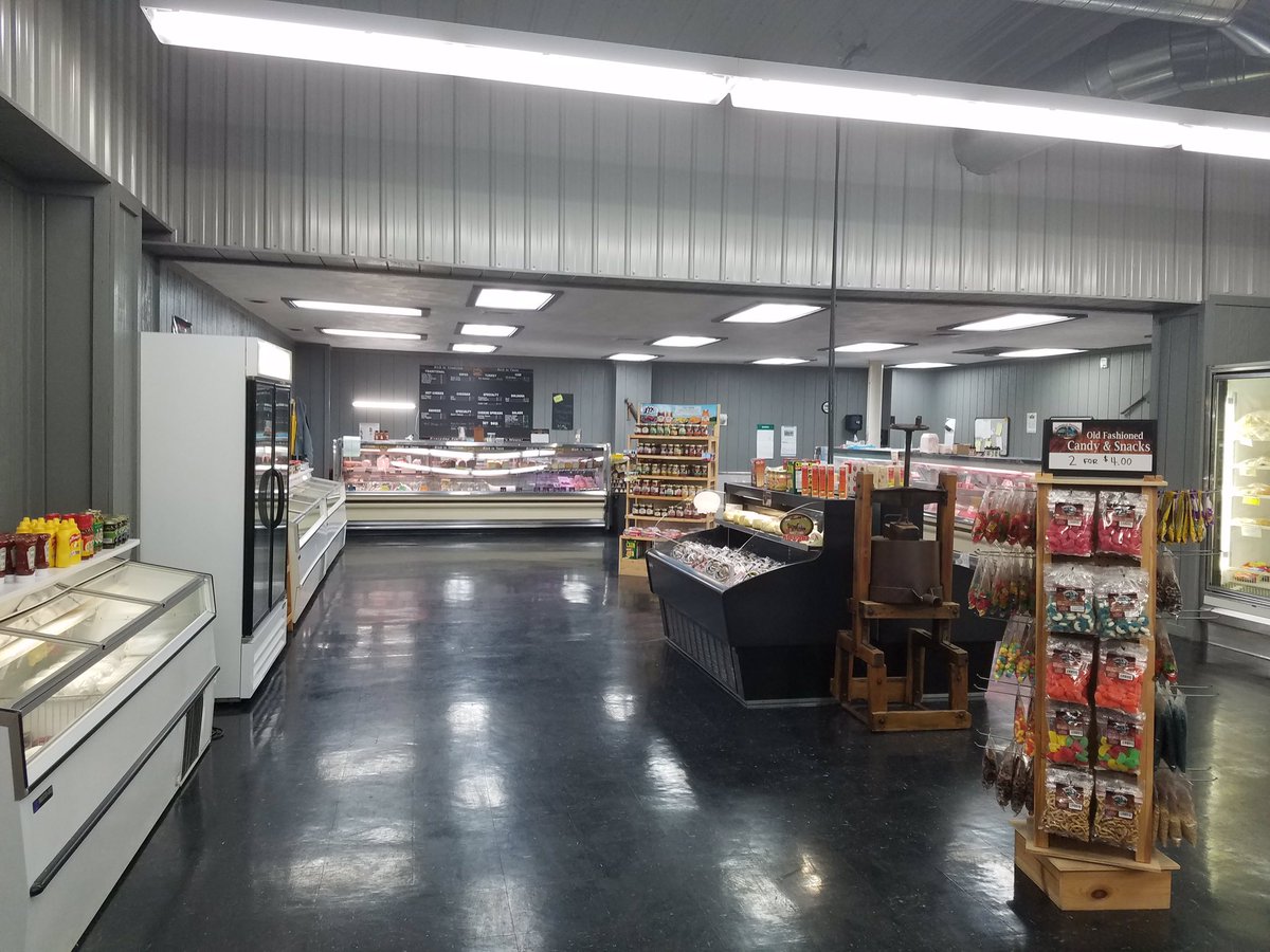ohioagriculture's tweet image. Today for #OhioAgWeek, we are celebrating Heffelfinger’s Meats in Jeromesville, Ohio. The family-owned butcher shop has been around since 1963 and processes 100 -120 cattle and 400 - 500 hogs per week.