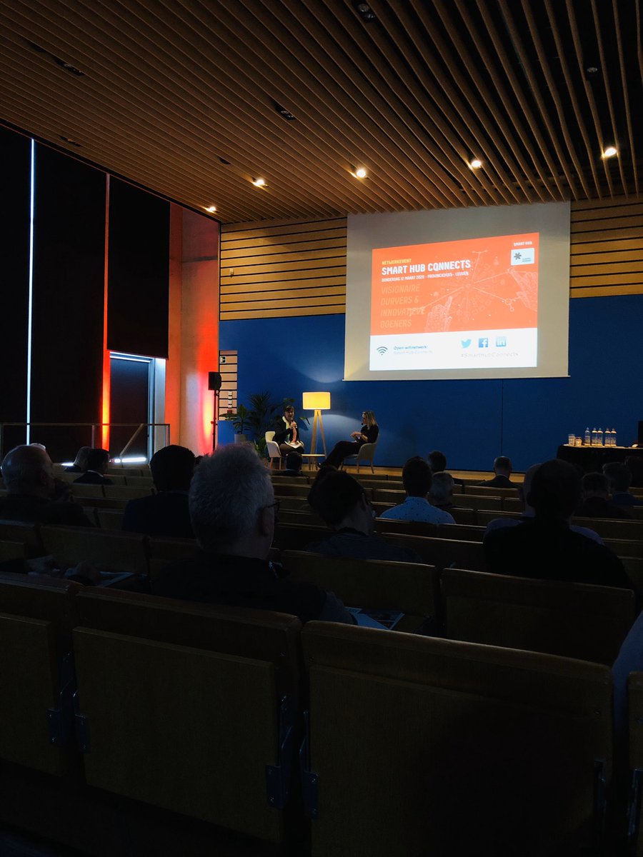 BrunoLoockx's tweet photo. #Smarthubconnects: netwerken met innovatieve mensen die een andere kijk hebben op onze toekomst. Inspirerend! Met dank aan @smarthubvlabra https://t.co/UzhWqzt4M2