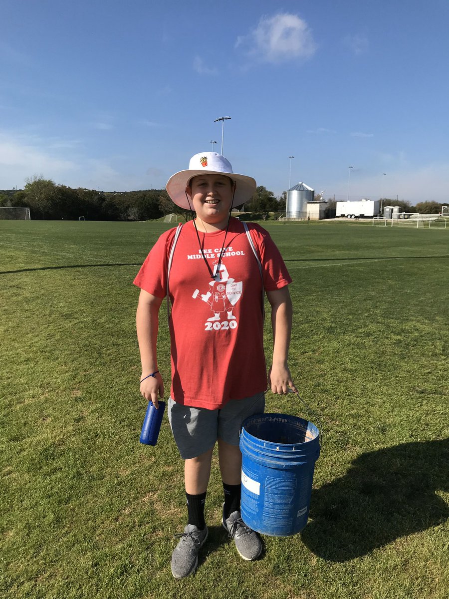 LauraKeoghLT's tweet photo. BCMS students working hard at LTYA Field of Dreams! #BCMSDayofService https://t.co/jJj0zVw6lq