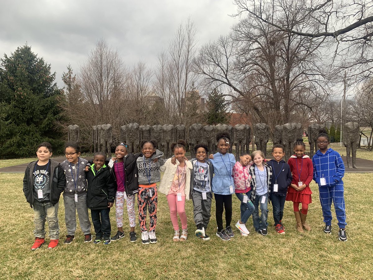 Ervin 2nd graders are ready to take on the Nelson Atkins Museum of Art! ⁦@HMC1MeYouUs⁩ ⁦<a href="/ErvinHMC1/">ErvinHMC1</a>⁩ ⁦<a href="/AnnaBlancarte11/">Anna Blancarte</a>⁩ ⁦<a href="/joleenac/">Joleena Chaffin</a>⁩ ⁦<a href="/nelson_atkins/">Nelson-Atkins Museum of Art</a>⁩