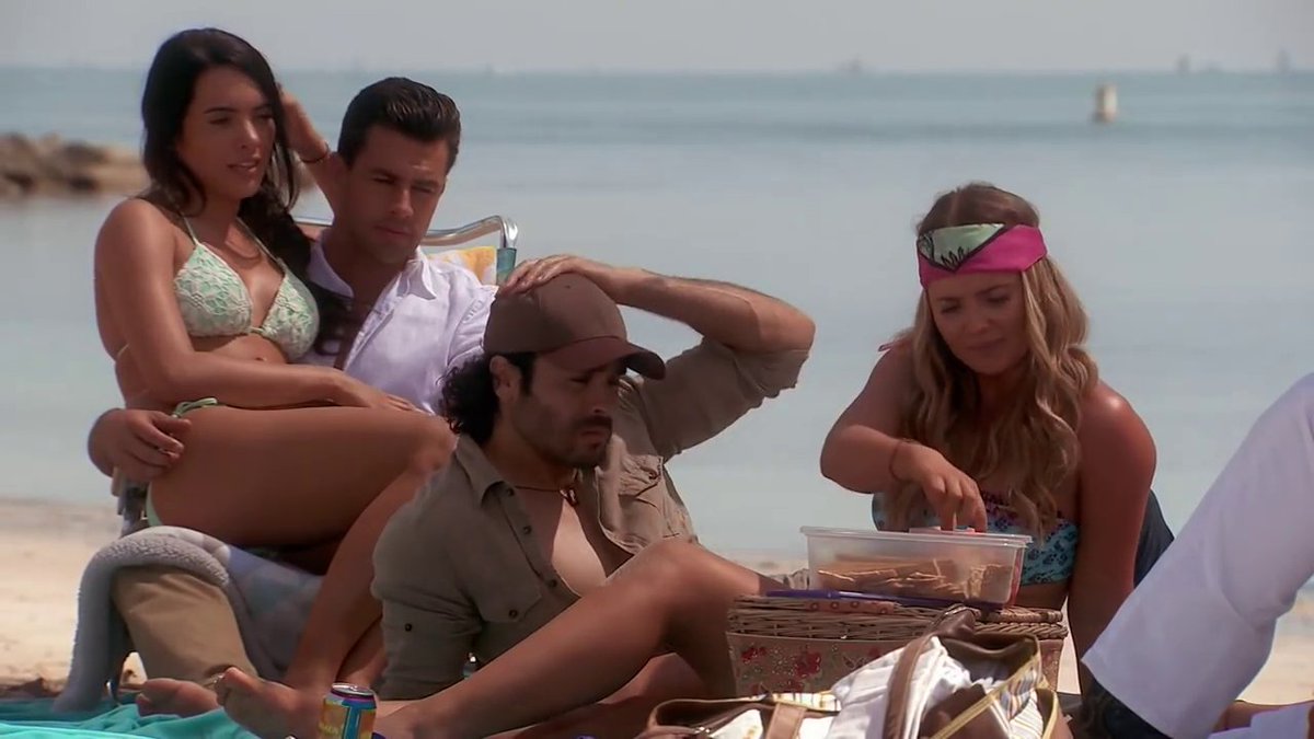 GruberChile2015's tweet photo. Andrea y Samuel 
Irina y Flavio 

#TierradeReyes
#Capitulo141

@ScarletGruber @CHRISDELACAMPA 
@Kimy2Ramos @GonzaloGarVi https://t.co/9lO5QuYJ6E