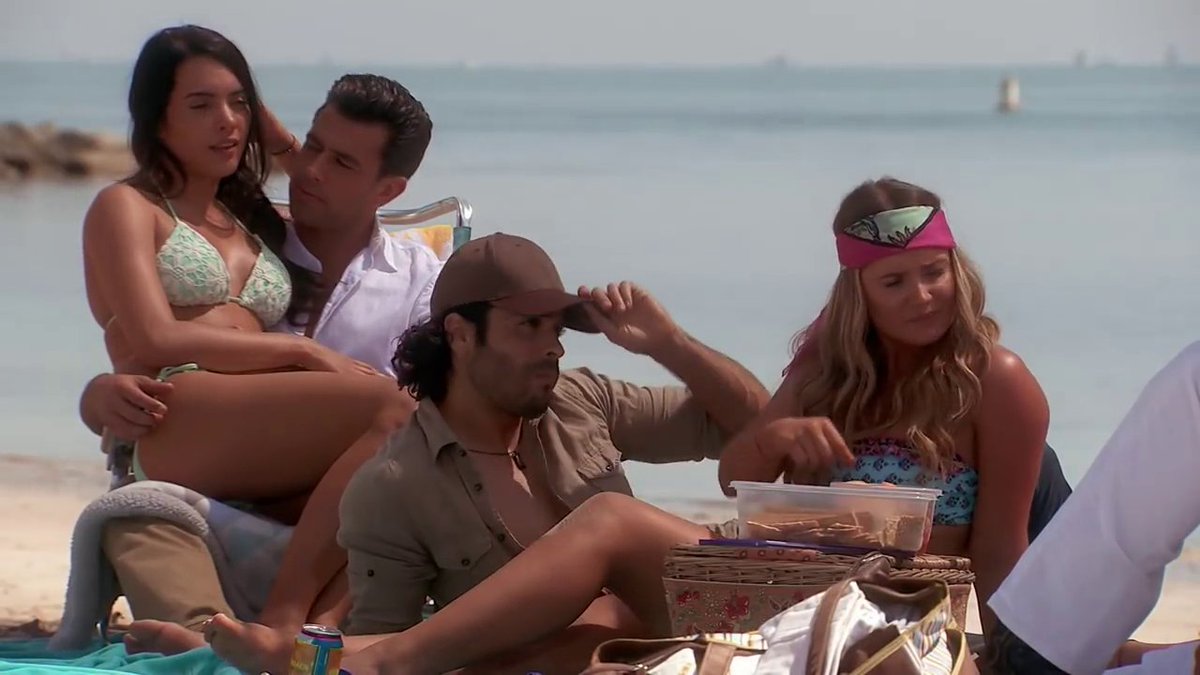 GruberChile2015's tweet photo. Andrea y Samuel 
Irina y Flavio 

#TierradeReyes
#Capitulo141

@ScarletGruber @CHRISDELACAMPA 
@Kimy2Ramos @GonzaloGarVi https://t.co/9lO5QuYJ6E