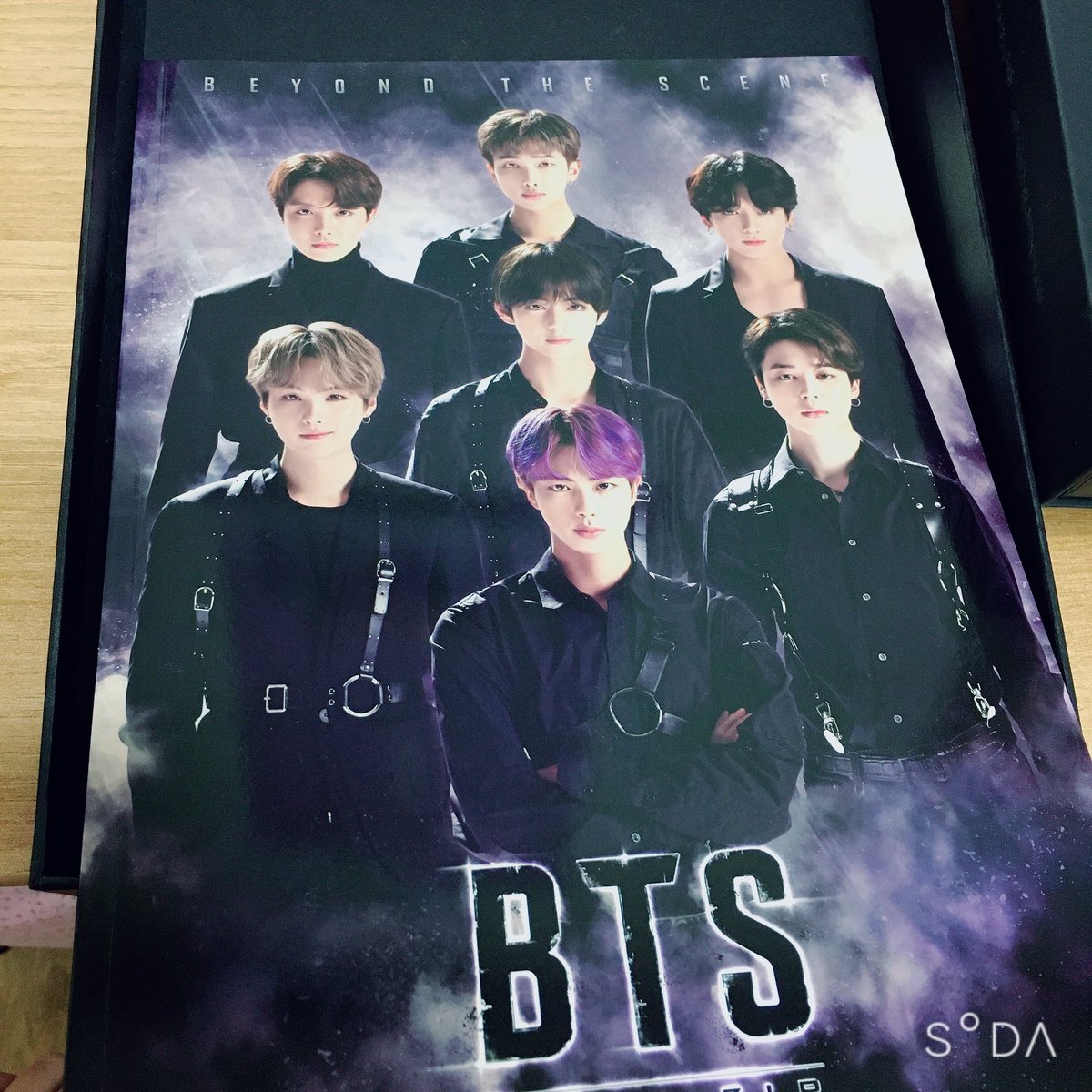 army membership kit
아미 멤버쉽 키트
-BTS CINEMA
-BTS 스티커
-포스터
-유저가이드(석진)
-뱃지
-카드목걸이 
-아미집
*멤버쉽카드는 제 이름 적혀있어서 뺏습니다.

가격 선 제시 해주세요 ^^ 맞춰 드릴수 있어요 ~ 
✔️택배비는 미포함 입니다.

#방탄굿즈판매