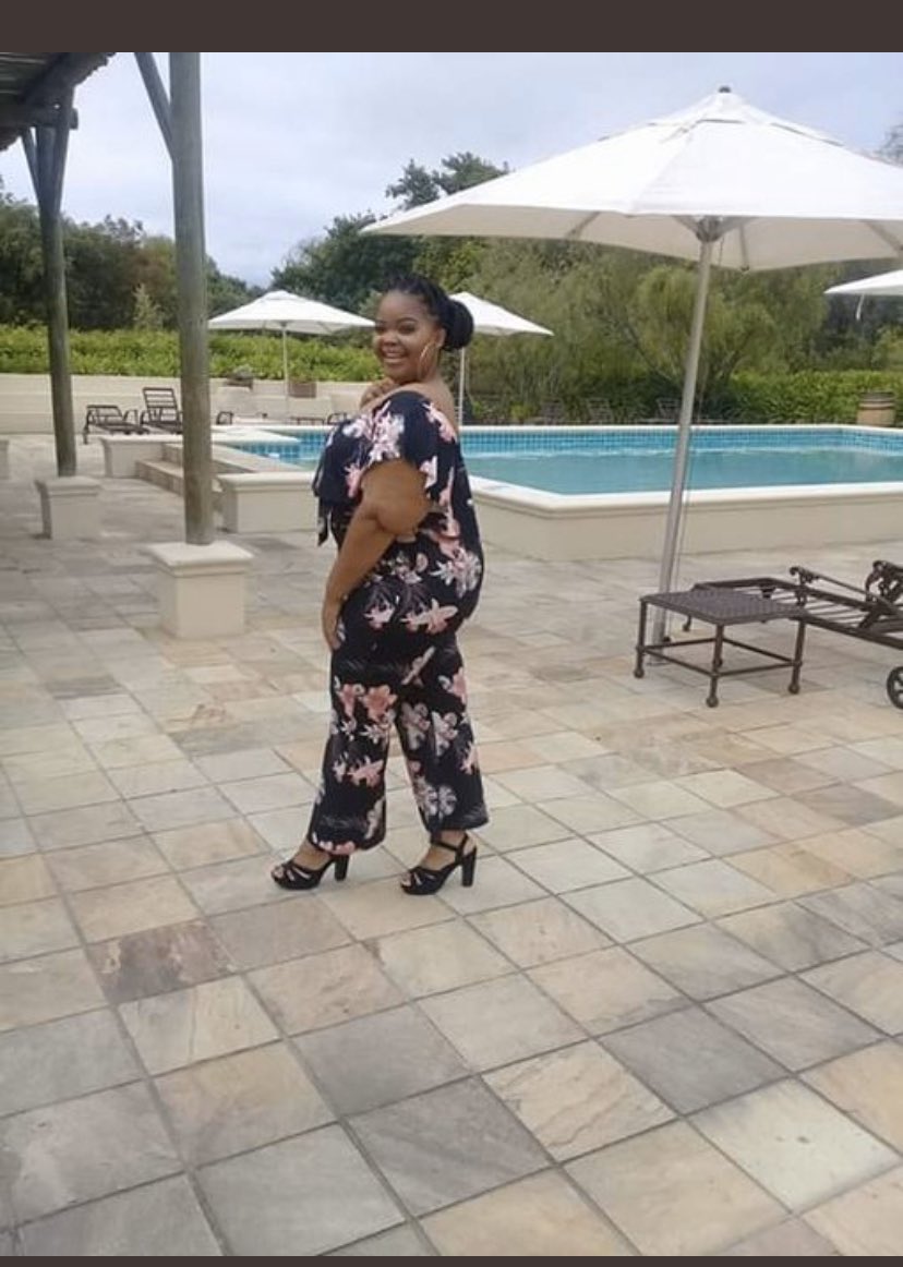 Kanima___'s tweet photo. Teacher: Define Obesity ?

Mercenaries: 👇👇

Elede                  Vs         Heifer  #LearnFromMercyEke tag the sack of beans if you know her please! https://t.co/UBQ9Ax2oOz