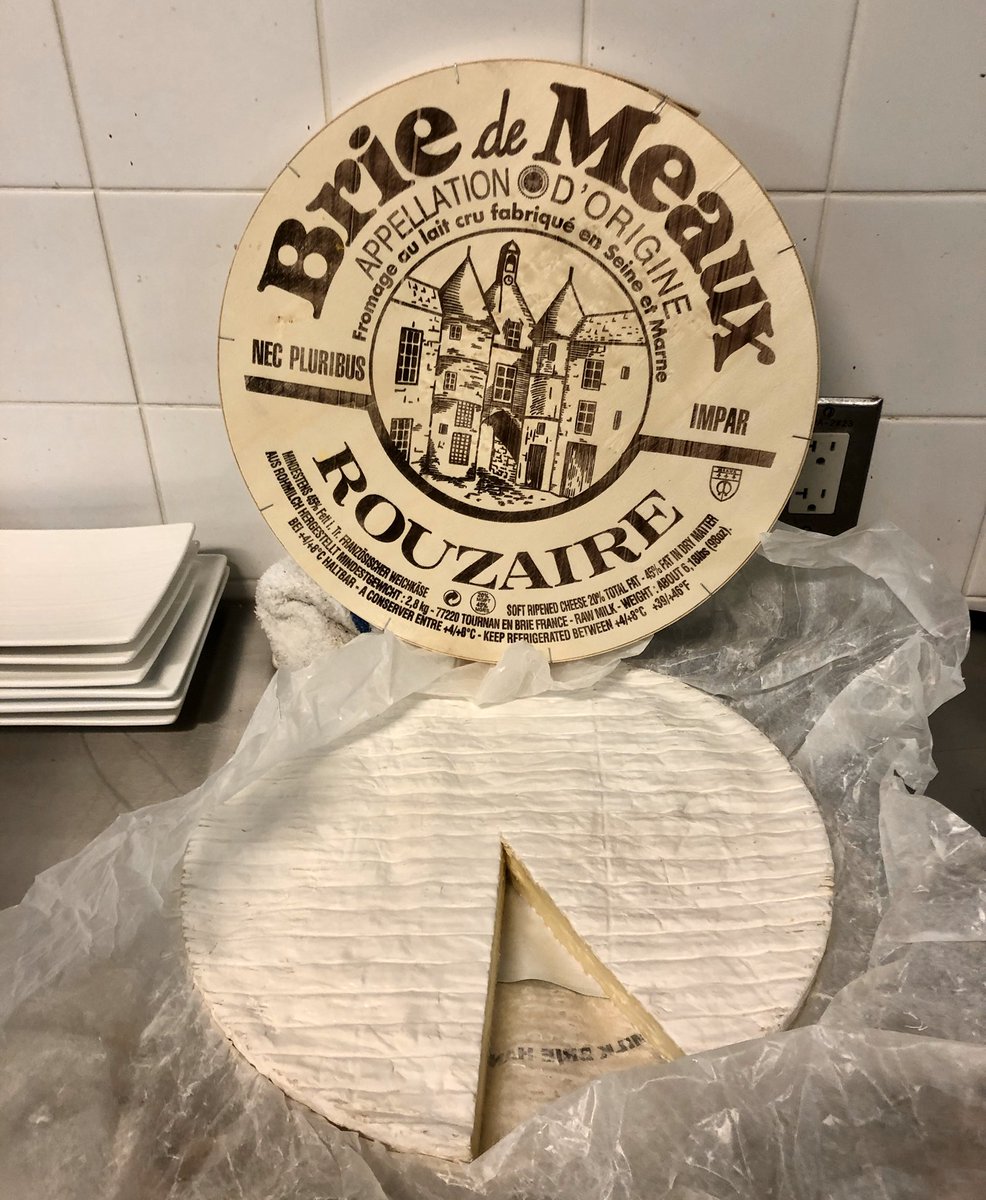FDimanche's tweet photo. I just love to stop by the kitchen and to be invited to taste REAL non-pasteurized cheese! 👌@HTMRyerson #RUDining https://t.co/YRxvGx824B