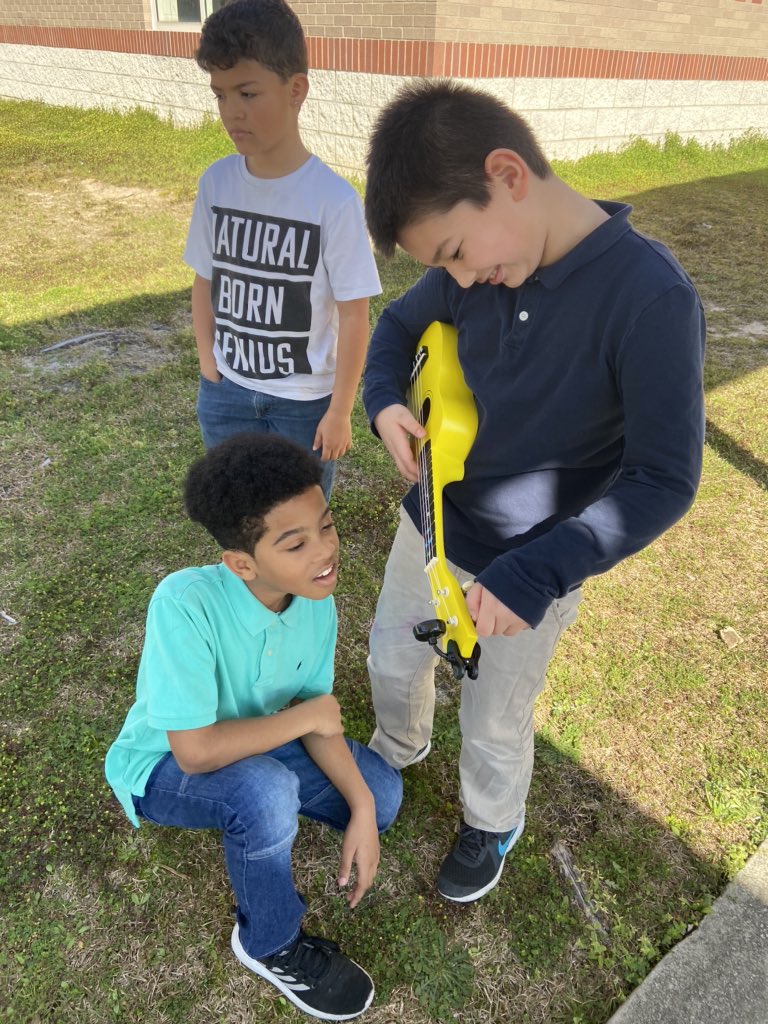RCE_Music_Class's tweet photo. Busting out our brand new ukulele tuners today! We went outside to spread out, and also because it’s a beautiful day! 🌞 https://t.co/KjsaOZdlNu