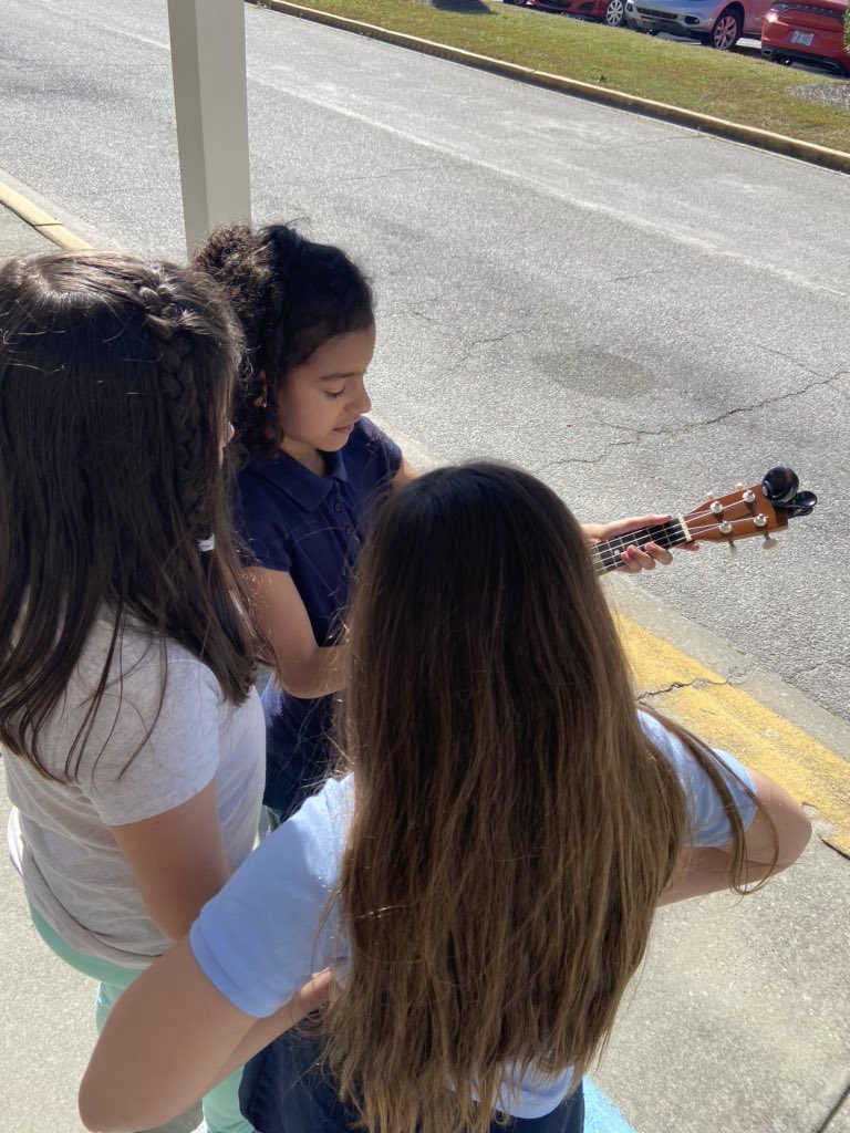 RCE_Music_Class's tweet photo. Busting out our brand new ukulele tuners today! We went outside to spread out, and also because it’s a beautiful day! 🌞 https://t.co/KjsaOZdlNu