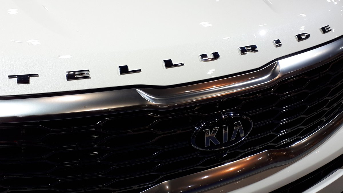 GrahamHeeps's tweet photo. Agreed. #autoshowyyc @KiaCanada @AJACanada #Kia https://t.co/MS4I5cMxAc