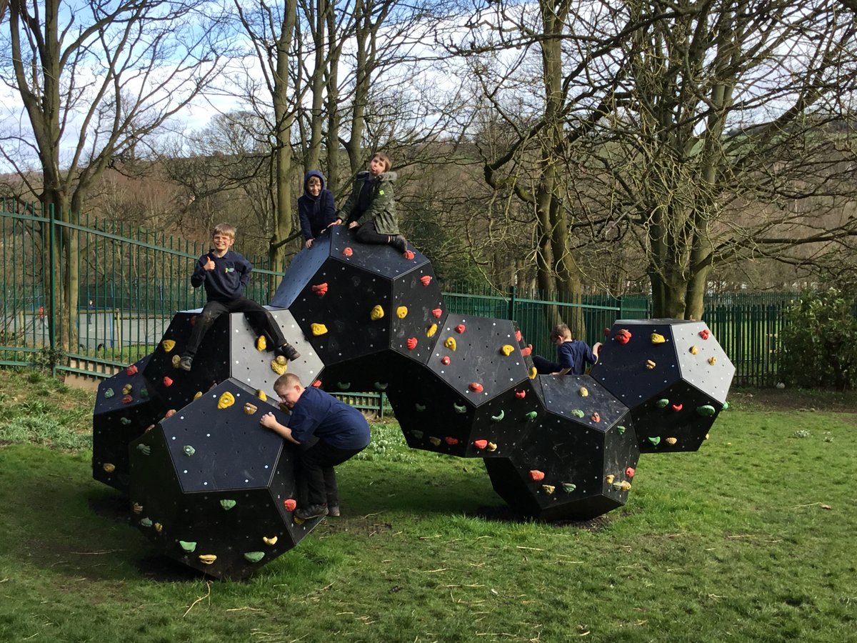 JessicaFarnwor1's tweet photo. As the weather starts to show us a glimpse of summer, it's only right to spend some quality time as a key stage. #JNAVALUES #COOPERATION #RESPECT https://t.co/1o7IPpmXEQ