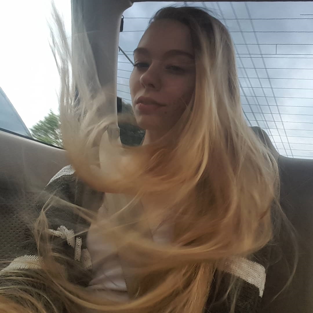 sativa_skies's tweet photo. L0ng hair problems 😂😂 #weedculture #maryjane #weedstagram420 #marijuana #smoke #420 #sativa #rawlife #highsociety #710 #crownedog #sativaskies #cannabis #cannabiscommunity #stonernation #weedporn #justblazeig #snoopdog #pothead #hightimes #blunt #dank #highlife #kush #mmj #chic https://t.co/0DsbsY1JhU