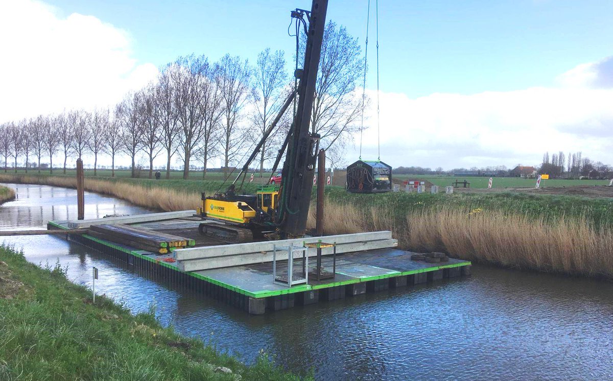 vanschiegroep's tweet photo. Lekker bezig met pontons in #Loenen, #Dirksland, #Harderwijk en #Hellevoetsluis💪👷♂️:
#mooiwerk #pontons #ContinuInBeweging #LekkerBezig https://t.co/qs6mLzYT1f