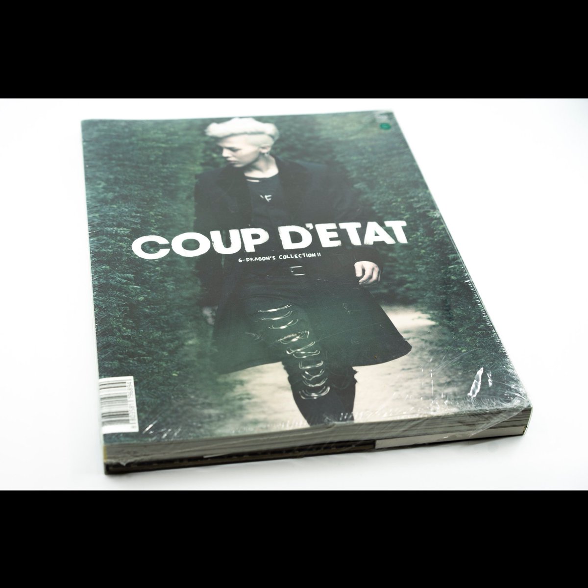 Khunterstore's tweet photo. K-🇬🇧🇺🇸Craving some #Gdragon? What’s better than a huge photobook with 3 DVDs? It’s only a DM away from you 😏
.
K-🇪🇸¿Tenéis ganas de G-Dragon? ¿Qué hay mejor que un photobook enorme y 3 DVDs? Está solo a un DM de distancia 😏
#BIGBANG #kwonjiyong #PHOTOBOOK #TREASURE https://t.co/b6UCPsvXMH