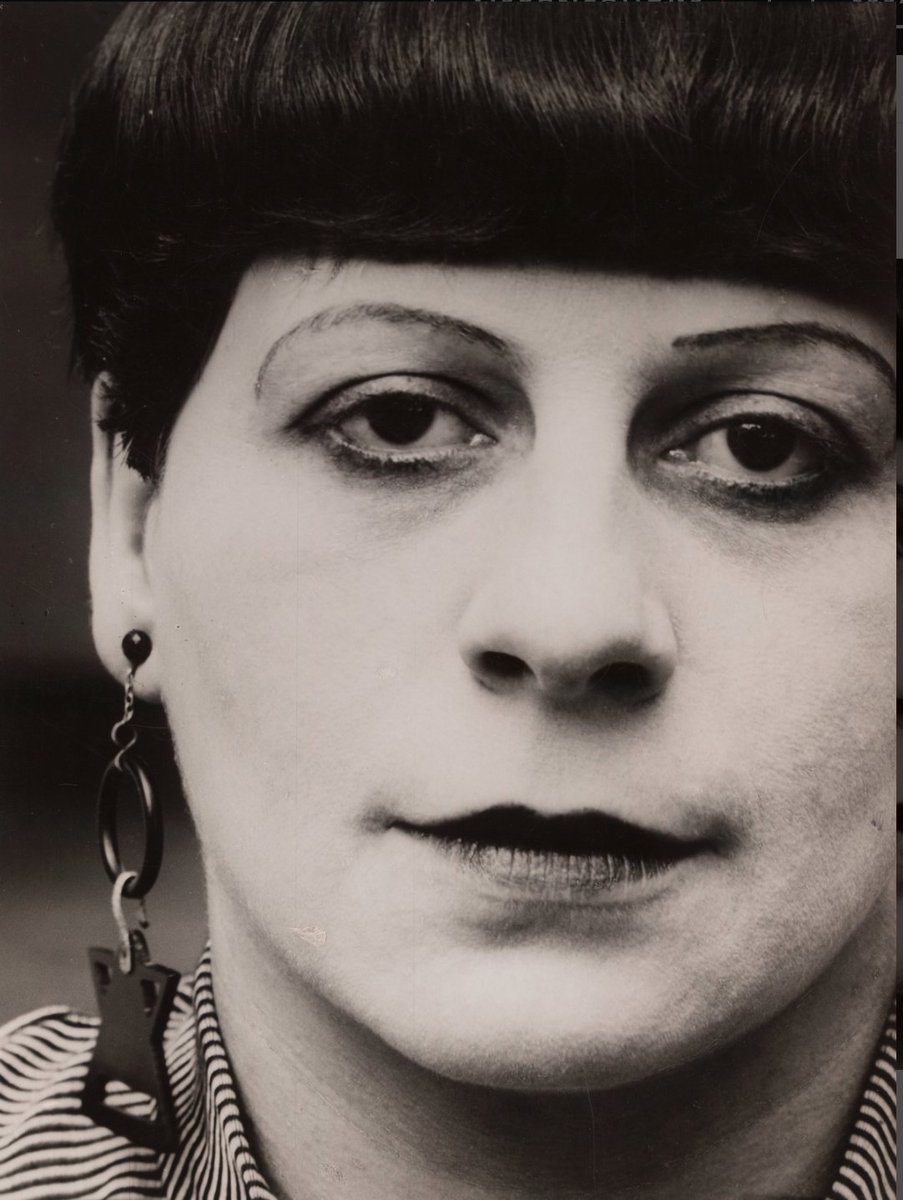  Great photographers by great photographersFlorence Henri by Lucia Moholy, 1927 @MuseumModernArt "With Florence Henri's photos, photographic practice enters a new phase," László Moholy-Nagy wrote in 1928.