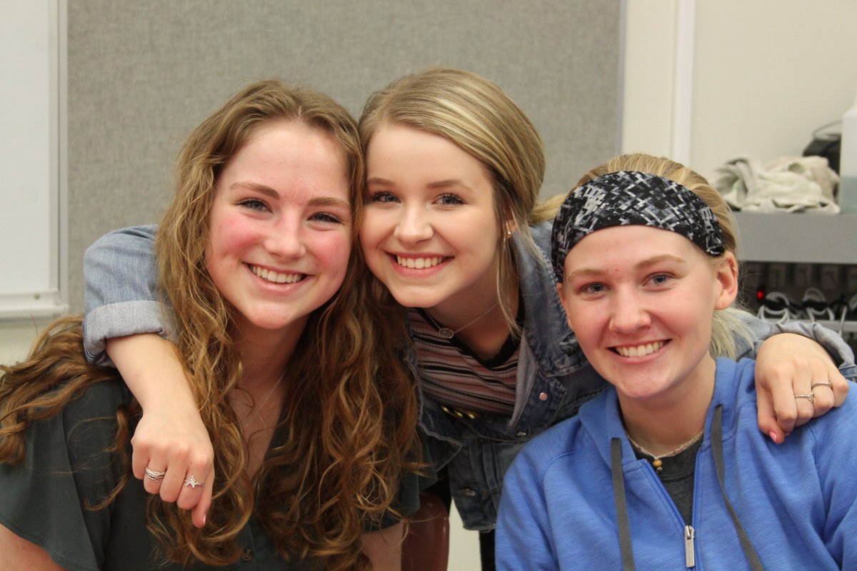 InmanSchools's tweet image. A big shoutout to these girls &amp;amp; Mr. Brensing for making our 2nd &amp;amp; 3rd Graders&apos; award for reaching their goals so special!  #MaximizingResources via @techytamara