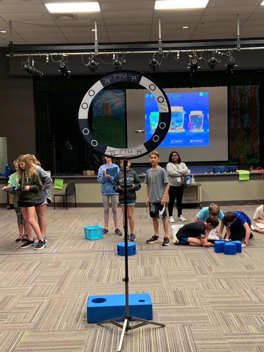 Moore_Math's tweet image. It’s a plane! It’s a bird! Oh wait, it’s a coded drone! @BrookwoodForest