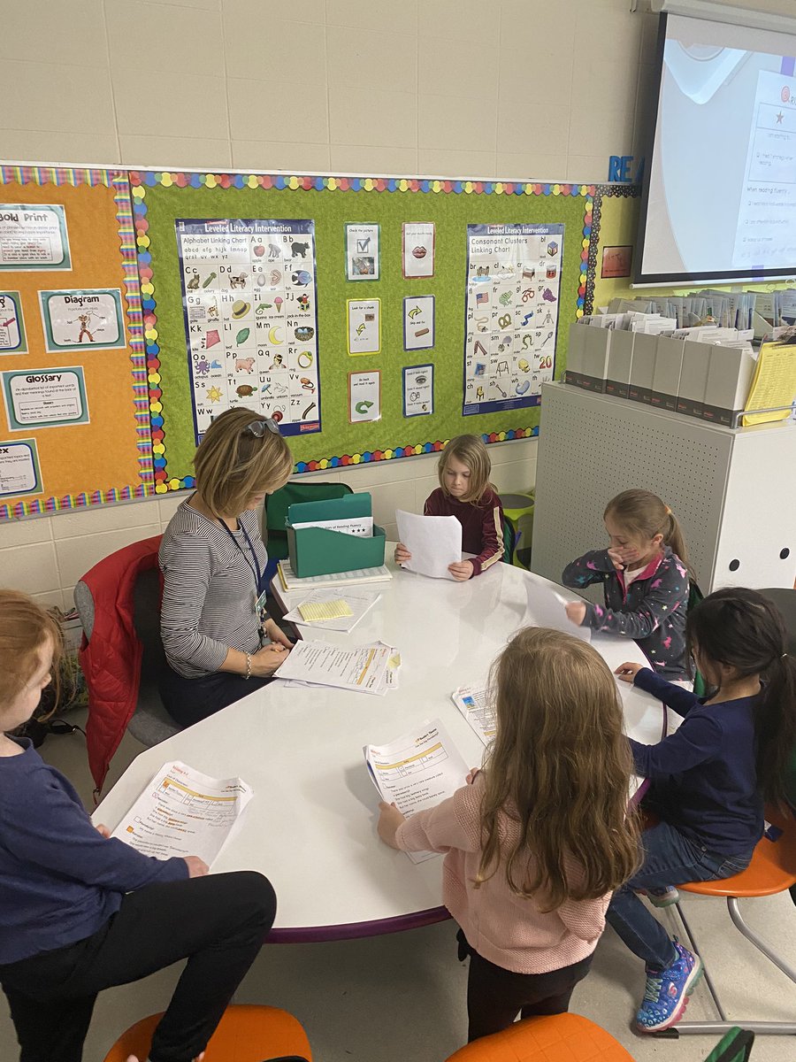 Reader’s theater with Mrs. Pierce’s first grade team read class is so much fun! #sohappytobehere #cherokeeinspires #findingjoy @chscience67 <a href="/MrsVpeirce/">Victoria Peirce</a>