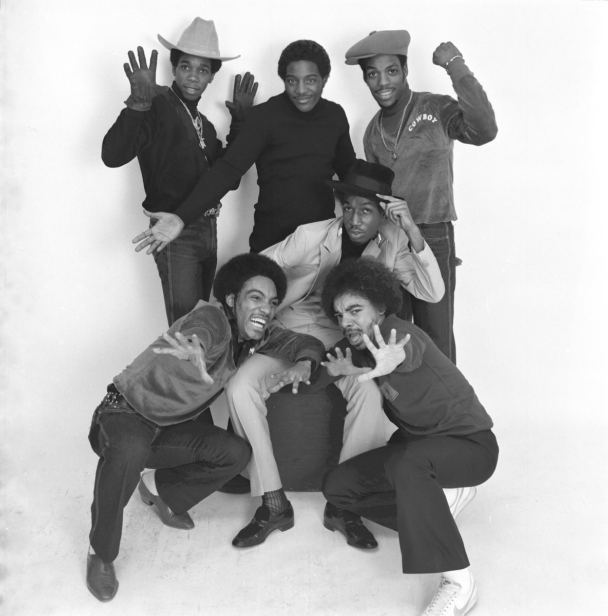 The furious five. группа grandmaster flash and the furious five. Grandmaster flash the message. The furious five. Grandmaster flash the furious five the message.