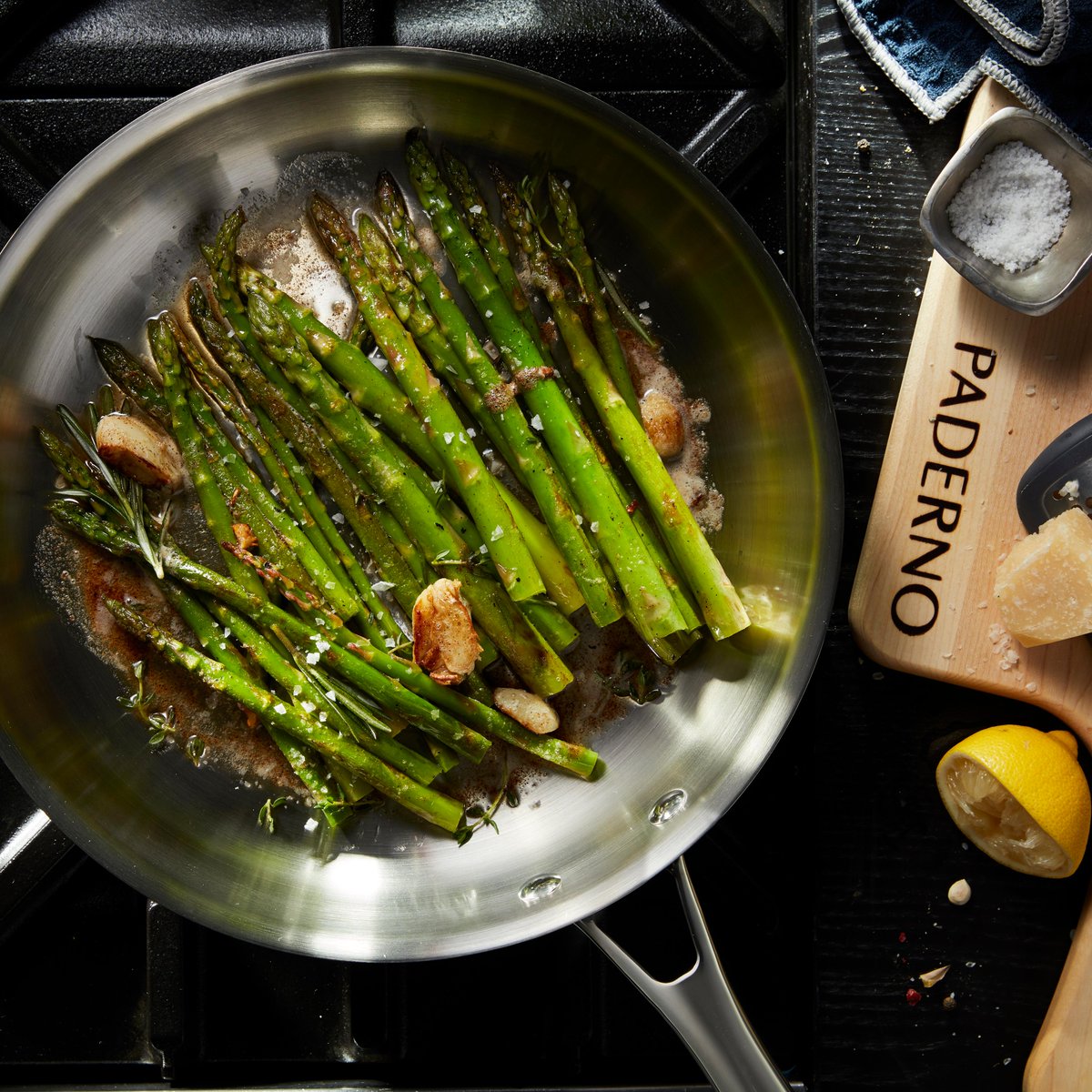 Low in calories, rich in vitamins and antioxidants, and perfect with just about anything. What do you pair with your asparagus?
#ItsACookingThing #fryingpan #asparagus #sauteedveggies #sidedish #mouthwatering #delicious #food #fuelyourbody