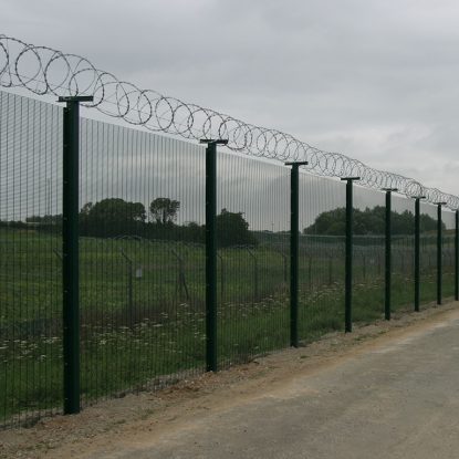zaunlimited's tweet photo. Wondering how to effectively secure your water works site? Check out our blog post to read our tips https://t.co/HYKrzj9QxV #Zaunblog #perimetersecurity #watersitesecurity #highsecurityfencing #perimeterfencing #securityfencing #sitesecurity #sitefencing #highsecuritu https://t.co/n9iKEPr3V8