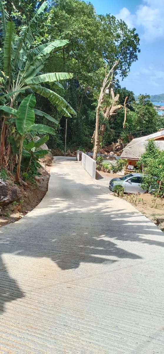 hci_seychelles's tweet image. High Impact Community Project 
Handover at Baroza Road, Les Mamelles on 12 Mar by HC Gen Suhag. Feeder Road will be #lifeline for more than 40 families in this district a #HICDP #IndiaSeychelles #IndianGrant #DevelopmentalAssistance
@IndianDiplomacy @dpa_mea @MEAIndia