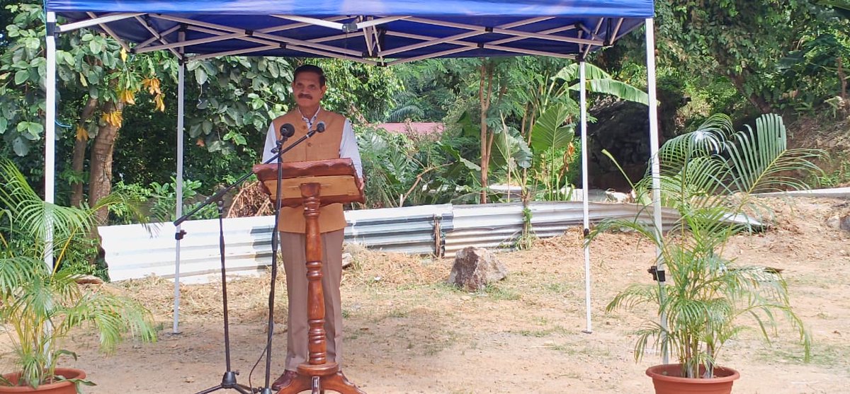 hci_seychelles's tweet image. High Impact Community Project 
Handover at Baroza Road, Les Mamelles on 12 Mar by HC Gen Suhag. Feeder Road will be #lifeline for more than 40 families in this district a #HICDP #IndiaSeychelles #IndianGrant #DevelopmentalAssistance
@IndianDiplomacy @dpa_mea @MEAIndia