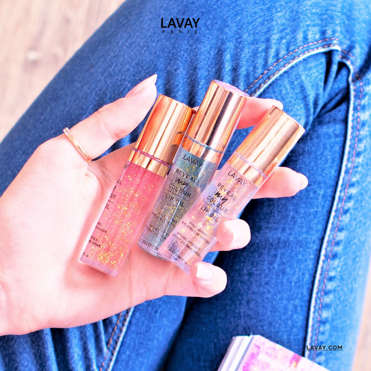 LAVAY_Paris's tweet photo. When you just can't pick a scent! 😉 get glowing and keep your lips hydrated with our colour revealing lip oils. 🍭🌷💋
#cocoloco #mightymint #candycool #lavayparis #lipoil #beautymadefun #crueltyfree #coconutoil #nourishedlips https://t.co/IU35HxHX4v
