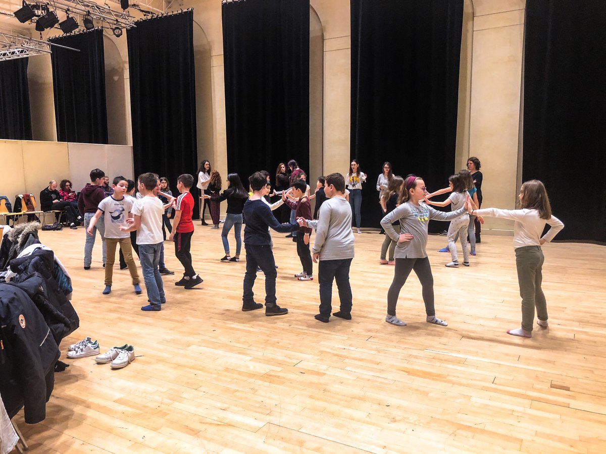 Concert_Lorrain's tweet photo. Ce matin, les L3 Conception et mise en œuvre de projets culturels de l’Université de Lorraine ont animé différents ateliers à l’Arsenal de Metz pour les scolaires. Objectif : les préparer à la pièce de théâtre musicale « Bach is Back » en co-production avec la Cité Musicale ! https://t.co/hBGNqTcCWJ