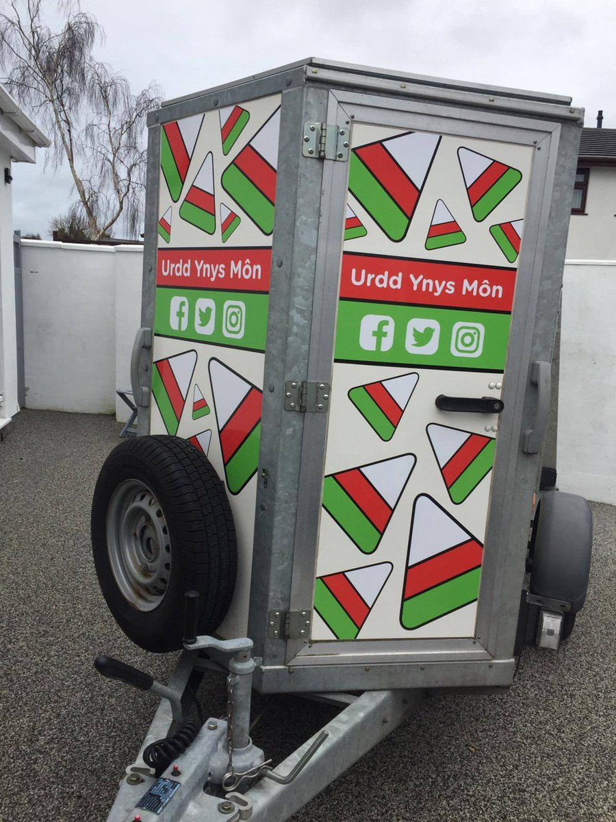 urddynysmon's tweet photo. Trelar y Rhanbarth wedi cael bach o TLC. Diolch Go Design am wneud y gwaith! A diolch Arbennig i O R Jones am noddi! #urdd2020 https://t.co/tOLLrFXcNS